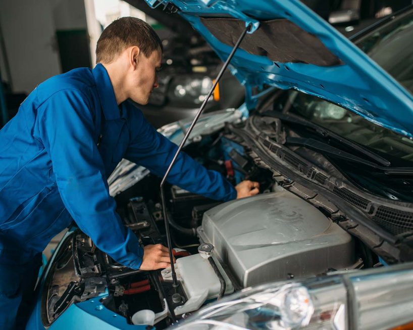 mechanic-repairs-car-engine-motor-diagnostic-small.jpg